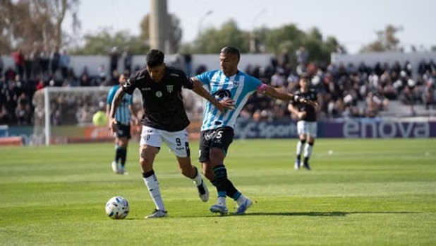Why Instant Match Updates Have Become Part of Football Culture